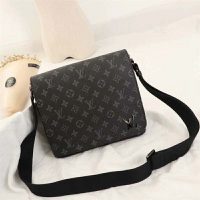 Louis Vuitton LV Men District PM Bag in Monogramme Eclipse Canvas-Grey (5)