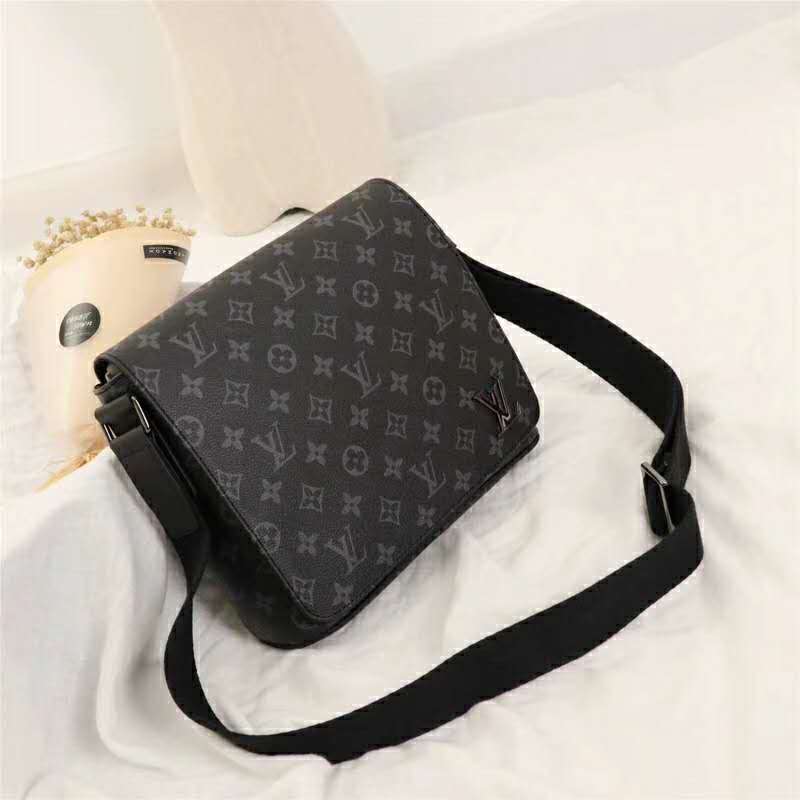 Louis Vuitton Mens District Messenger Bag Monogram Eclipse PM Cloth  ref.1005566 - Joli Closet