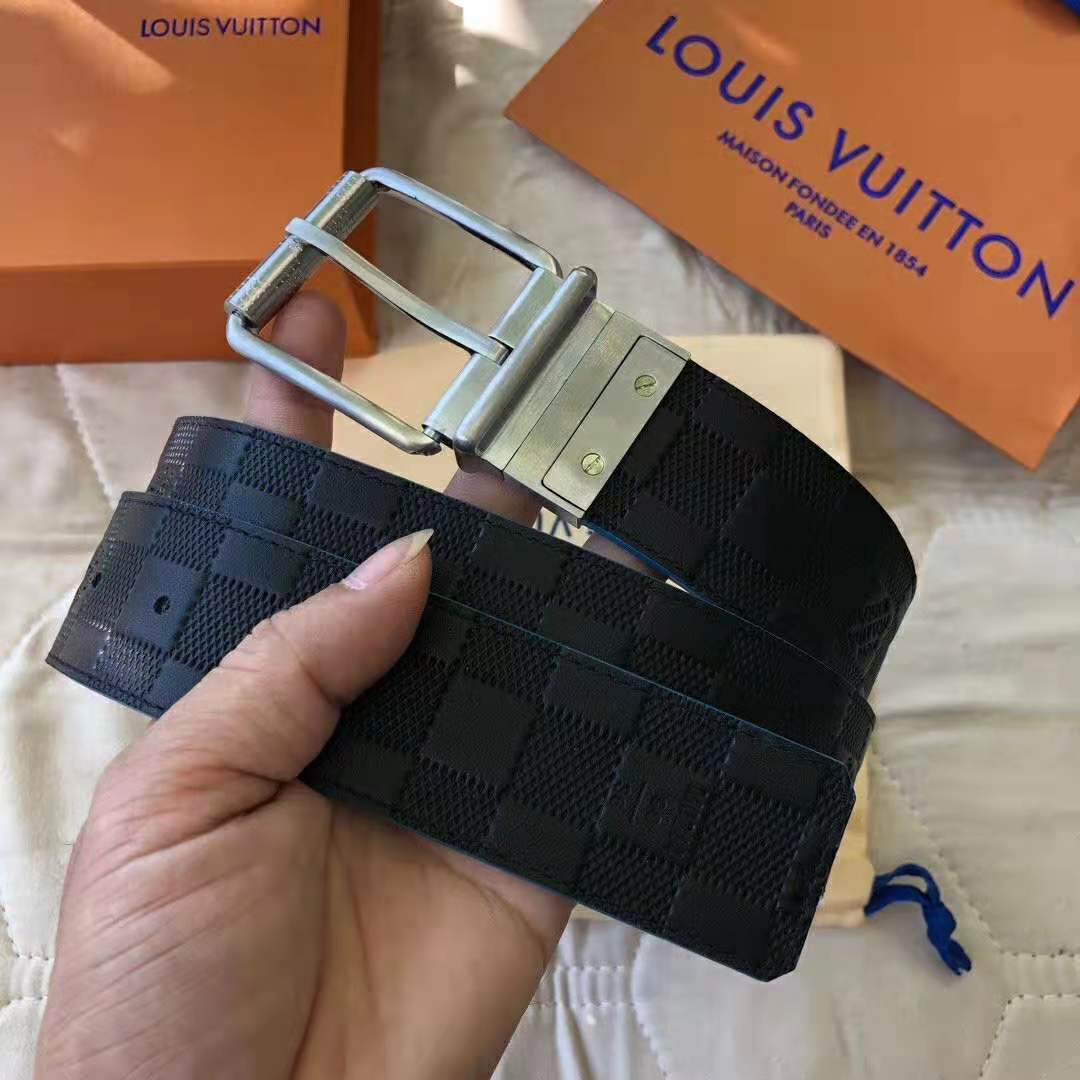 Louis Vuitton LV Sky blue damier Infini leather belt 40mm Size 110/40 with  gunmetal hardware Light blue ref.558858 - Joli Closet