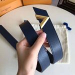 Louis Vuitton LV Unisex Essential V 30mm Belt in Epi Calf Leather-Black - immagine 4