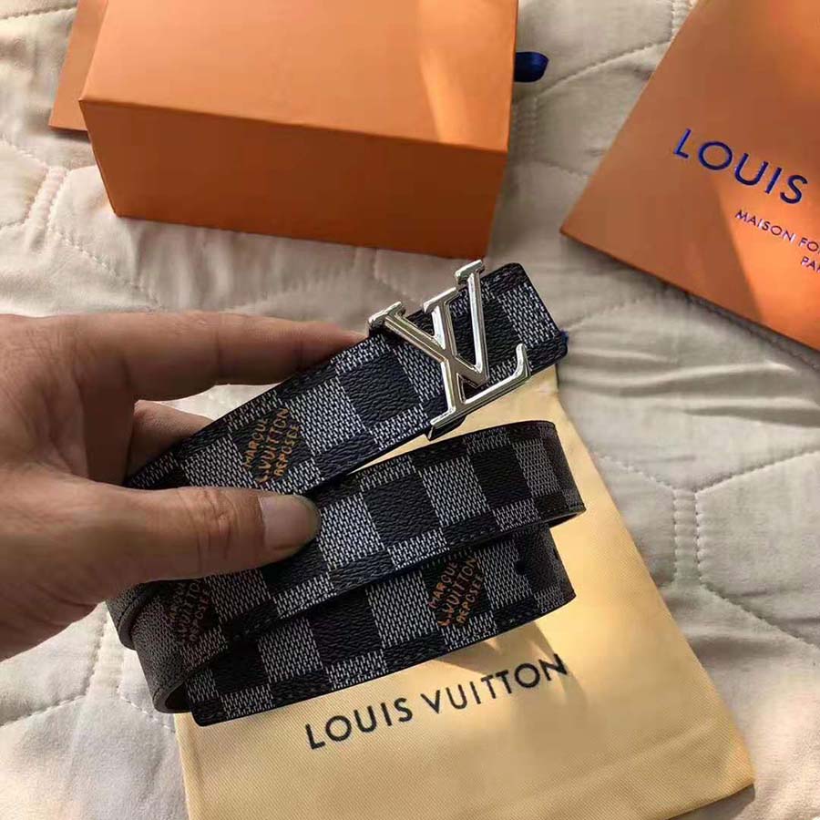 Louis Vuitton LV Initiales 30mm Reversible Belt Pearl Grey + Cowhide. Size 90 cm