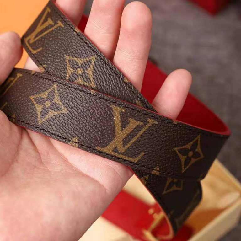 Louis Vuitton LV Unisex LV Initials Buckle 30mm Reversible Belt in