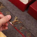 Louis Vuitton LV Unisex LV Initials Buckle 30mm Reversible Belt in Monogram Canvas Leather - Imagen 5