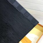 Louis Vuitton LV Unisex Pochette Voyage MM Bag in Epi Leather - Imagen 10