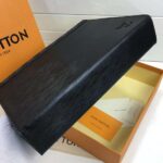 Louis Vuitton LV Unisex Pochette Voyage MM Bag in Epi Leather - Imagen 5