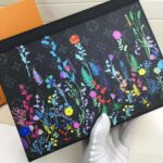 Louis Vuitton LV Unisex Pochette Voyage MM Bag in Monogram Eclipse Coated Canvas - immagine 5