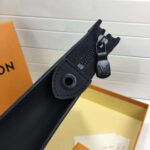 Louis Vuitton LV Unisex Pochette Voyage MM Bag in Monogram Eclipse Coated Canvas - immagine 10