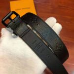 Louis Vuitton LV Unisex Signature Chain 35mm Belt in Taurillon Leather with Embossed Monogram - Imagen 5