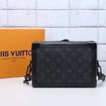 Louis Vuitton LV Unisex Soft Trunk Bag in Monogram Eclipse Coated Canvas-Grey - Bild 4