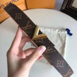 Louis Vuitton LV Unisex V Essential 30mm Belt in Monogram Canvas and Calf Leather - Image 2