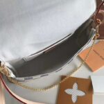 Louis Vuitton LV Women Favorite MM Clutch in Damier Azur Coated Canvas-Beige - Bild 11