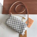 Louis Vuitton LV Women Favorite MM Clutch in Damier Azur Coated Canvas-Beige - Bild 4