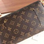 Louis Vuitton LV Women Favorite MM Clutch in Monogram Coated Canvas-Brown - immagine 10