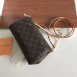 Louis Vuitton LV Women Favorite MM Clutch in Monogram Coated Canvas-Brown - immagine 4