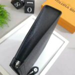 Louis Vuitton LV Unisex Pochette Voyage MM Bag Taiga Leather - immagine 4