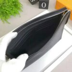 Louis Vuitton LV Unisex Pochette Voyage MM Bag Taiga Leather - immagine 7