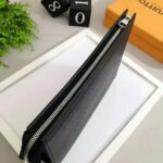 Louis Vuitton LV Unisex Pochette Voyage MM Bag Taiga Leather - immagine 5