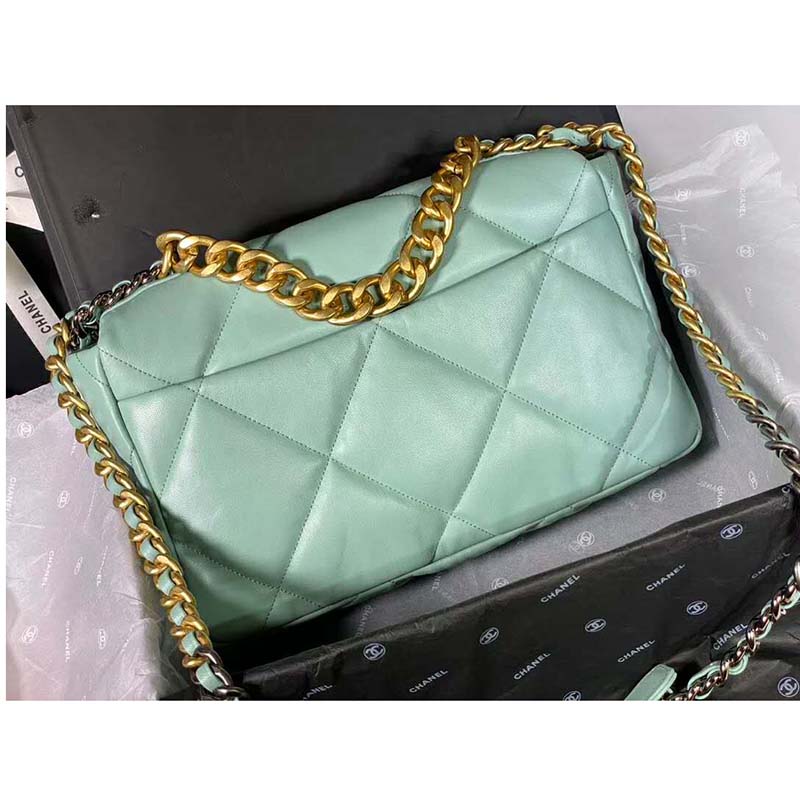 Chanel 19 leather handbag Chanel Green in Leather - 35165368