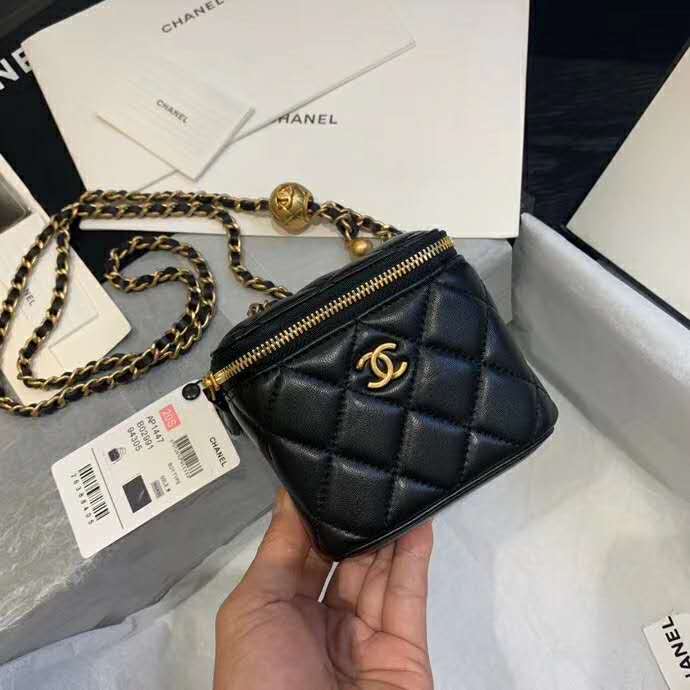 Chanel Vintage small Diana bag black lambskin gold