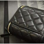 Chanel Women Small Mini Vanity with Classic Chain Lambskin-Black - Imagen 6