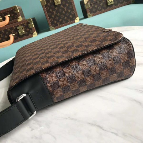 Louis Vuitton LV Men District MM Bag Damier Ebene Canvas (4)