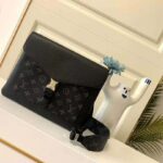 Louis Vuitton LV Men Outdoor Flap Messenger Monogram Eclipse Canvas - Imagen 2