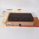 Louis Vuitton LV Unisex Brazza Wallet in Monogram Canvas-Brown - Image 6