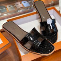 Hermes Women Oran Sandal in Smooth Mississippiensis Alligator with Iconic “H” Cut-Out 1