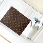 Louis Vuitton LV Unisex Toiletry Pouch 26 Monogram Canvas-Brown – Image 4