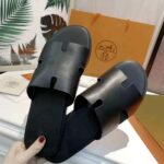 Hermes Unisex Izmir Sandal in Calfskin with Iconic "H"-Black - Image 5