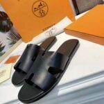 Hermes Unisex Izmir Sandal in Calfskin with Iconic "H"-Black - Image 4