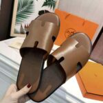 Hermes Unisex Izmir Sandal in Calfskin with Iconic "H"-Brown - Image 4