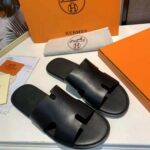 Hermes Unisex Izmir Sandal in Calfskin with Iconic "H"-Black - Image 3