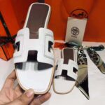 Hermes Women Oran Sandal Calfskin Stitched Detail Iconic "H"-White – Bild 5