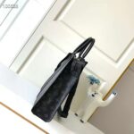 Louis Vuitton LV Unisex Sac Plat Horizontal Zipper Monogram Eclipse Canvas - immagine 4