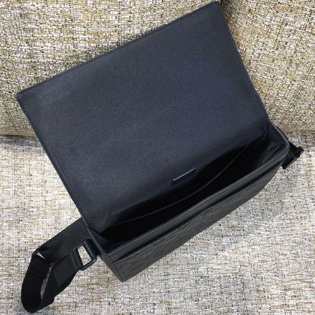 LOUIS VUITTON Sprinter Messenger Monogram Shadow for Sale in Peck Slip, NY  - OfferUp