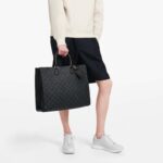 Louis Vuitton LV Unisex Grand Sac Monogram Eclipse Coated Canvas – Bild 4