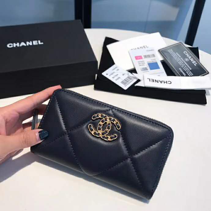 Chanel Women Chanel 19 Zipped Wallet in Lambskin Leather-Navy - LULUX