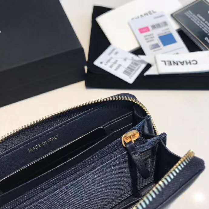 Chanel Women Chanel 19 Zipped Wallet in Lambskin Leather-Navy - LULUX