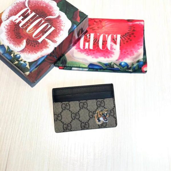 Gucci GG Unisex Tiger Print GG Supreme Card Case-Beige (3)