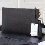 Gucci Unisex GG Marmont Leather Pouch Black Metal-Free Tanned - immagine 3