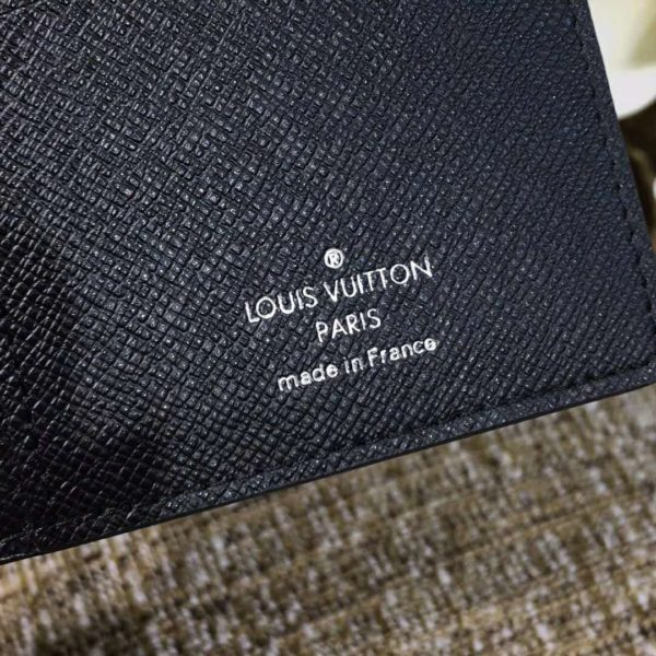 Louis Vuitton LV Unisex Brazza Wallet Taiga Cowhide Leather-Black (7)