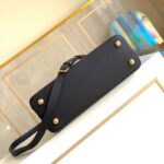 Louis Vuitton LV Women Capucines PM Taurillon Leather in Black – Bild 5