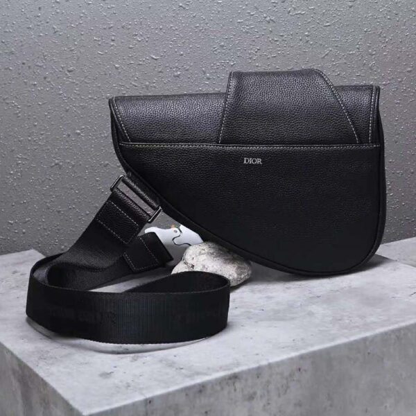 dior_men_saddle_bag_in_black_calfskin_9_