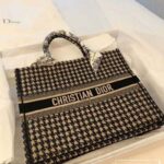 Dior Women Dior Book Tote Black and Beige Houndstooth Embroidery - Bild 3