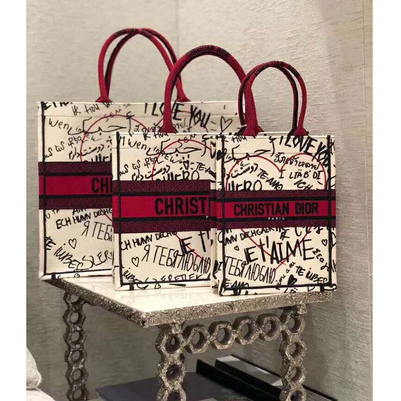 Dior book tote with dioramour graffiti outlet