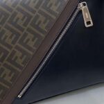 Fendi Men Slim Messenger Textured Brown Fabric Bag FF Motif – Bild 12