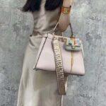 Fendi Women Peekaboo Iconic Medium Pink Leather Twist Lock Bag - immagine 7
