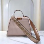 Fendi Women Peekaboo Iconic Medium Pink Leather Twist Lock Bag - immagine 3