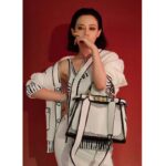 Fendi Women Peekaboo Iconic Medium White Leather FF Print Bag - Imagen 12